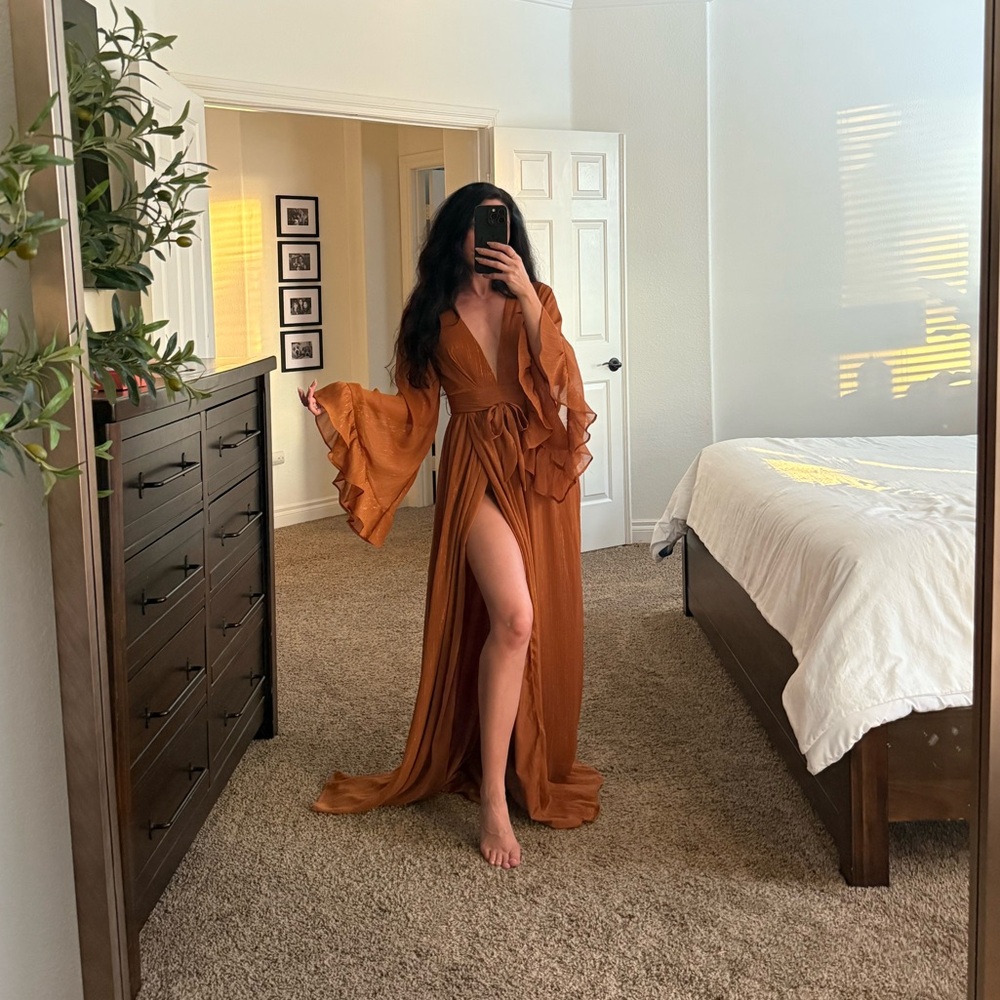 Showpo Dangerous Woman Maxi Dress – Plunge Thigh Split in Rust